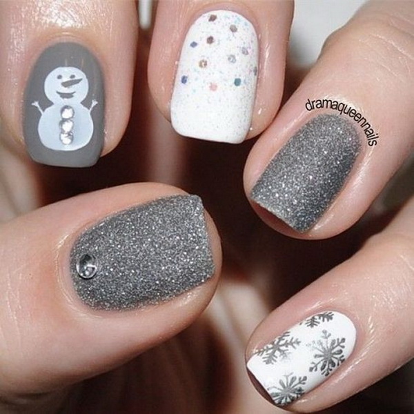 White and Silver Snowman Christmas Nails #Christmas #nails #trendypins