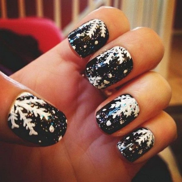 White Snowflake on Black Base Nails #Christmas #nails #trendypins