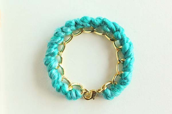 Yarn-Wrapped Bracelet #DIY #Christmas #gifts #trendypins