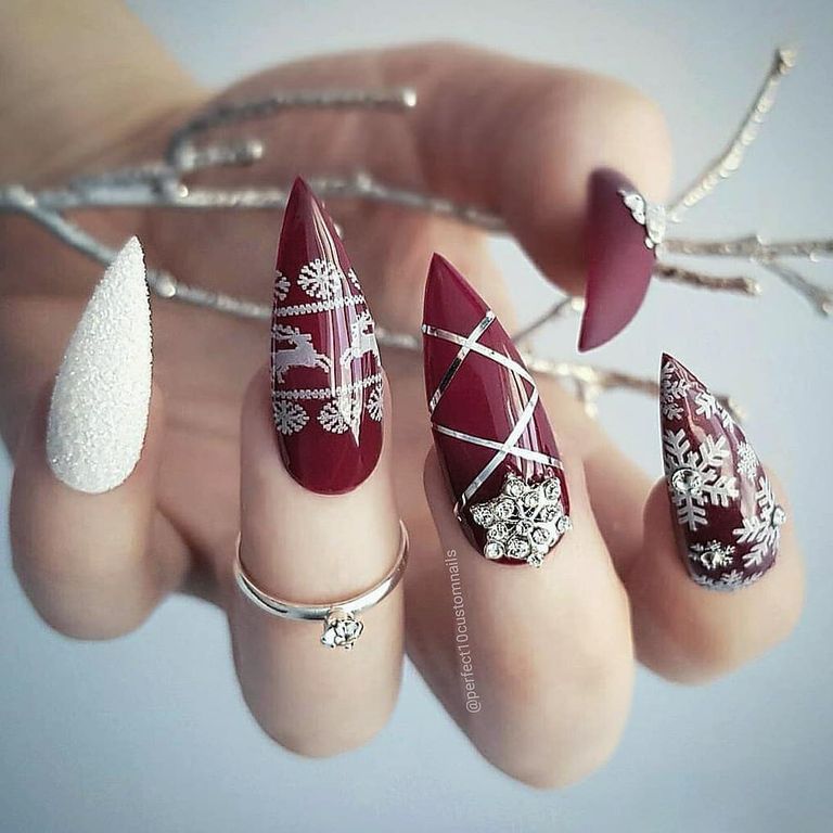 113 Hottest Christmas Nails To Reflect The Festive Mood