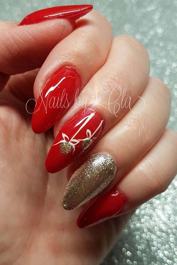 Red Base Gold Flowers Christmas Nails #Christmas #nails #trendypins