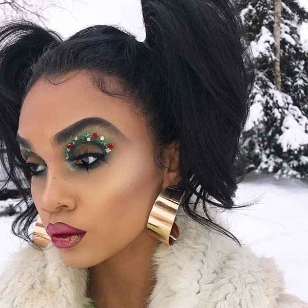 Christmas Wreath Eye Makeup #Christmas #makeup #beauty #trendypins