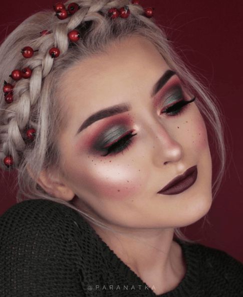 Christmas Wreath Hairstyle and Makeup #Christmas #makeup #beauty #trendypins