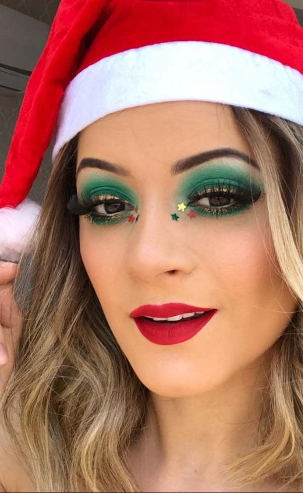 Green Eyeshadows and Christmas Stars Makeup Look #Christmas #makeup #beauty #trendypins