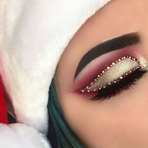 Red Green Stones on Gold Glitter Eyeshadows #Christmas #makeup #beauty #trendypins