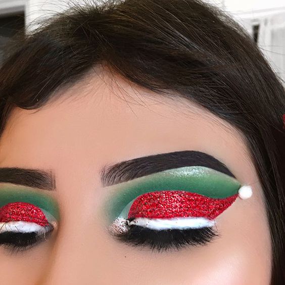 Gorro de Papá Noel y maquillaje verde navideño #Navidad #maquillaje #belleza #trendypins