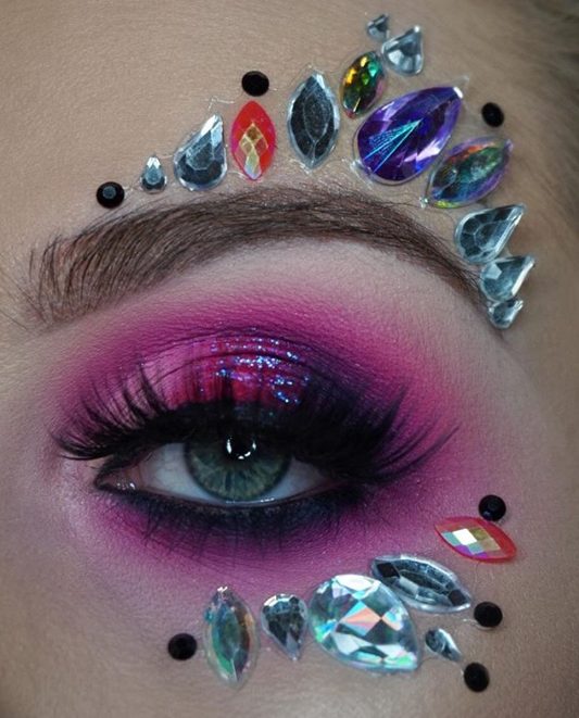 Sparkle Rhinestones Christmas Makeup #Christmas #makeup #beauty #trendypins
