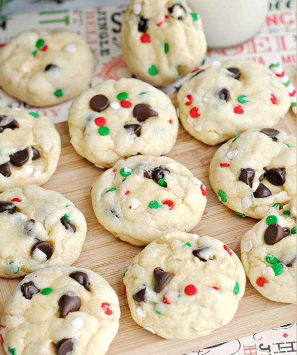 Cake Mix Chocolate Chip Christmas Cookies #Christmas #cookie #recipes #trendypins