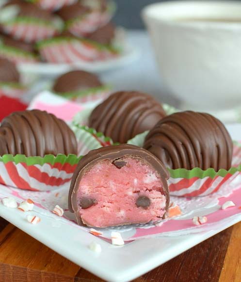 Candy Cane Cookie Dough Truffles #Christmas #cookie #recipes #trendypins