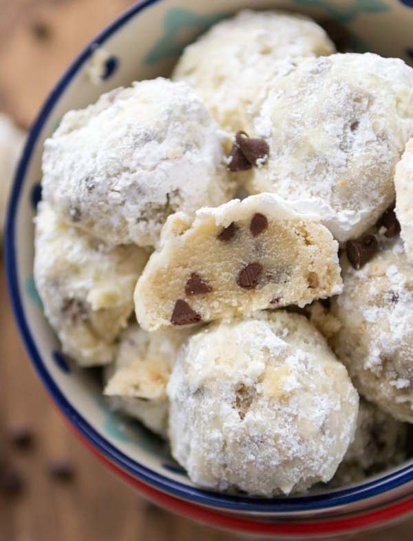 Chocolate Chip Snowballs #Christmas #cookie #recipes #trendypins