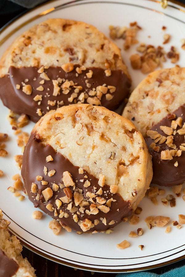 Chocolate Dipped Toffee Pecan Shortbread Cookies #Christmas #cookie #recipes #trendypins