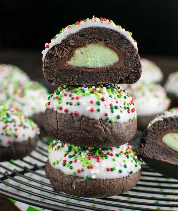 Chocolate Mint Truffle Snowball Cookies #Christmas #cookie #recipes #trendypins