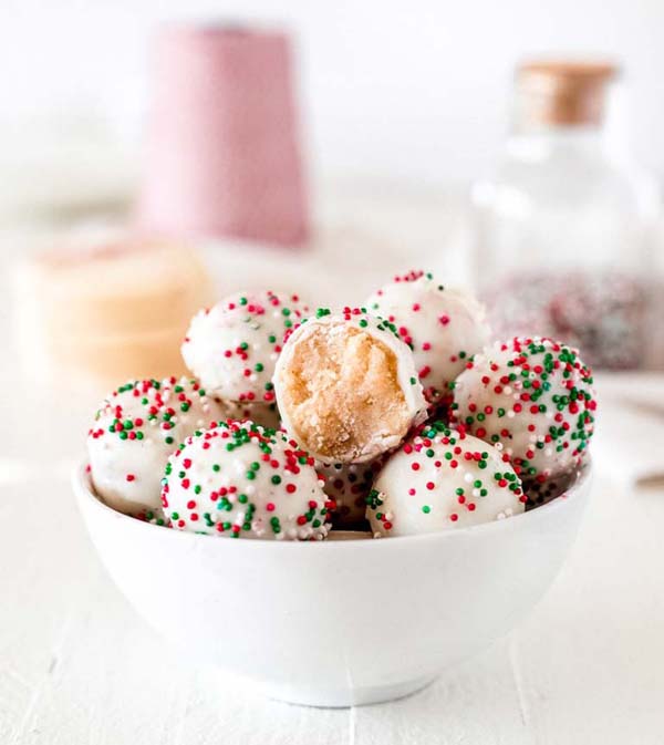 Christmas Sugar Cookie Truffles #Christmas #cookie #recipes #trendypins