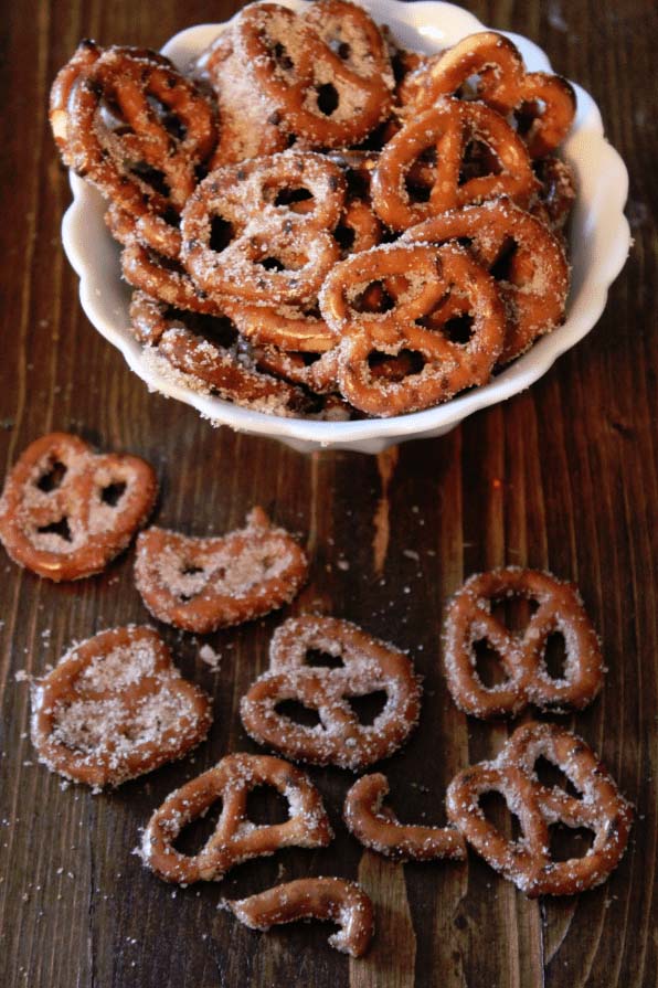 Cinnamon Sugar Pretzels #Christmas #candy #recipes #trendypins