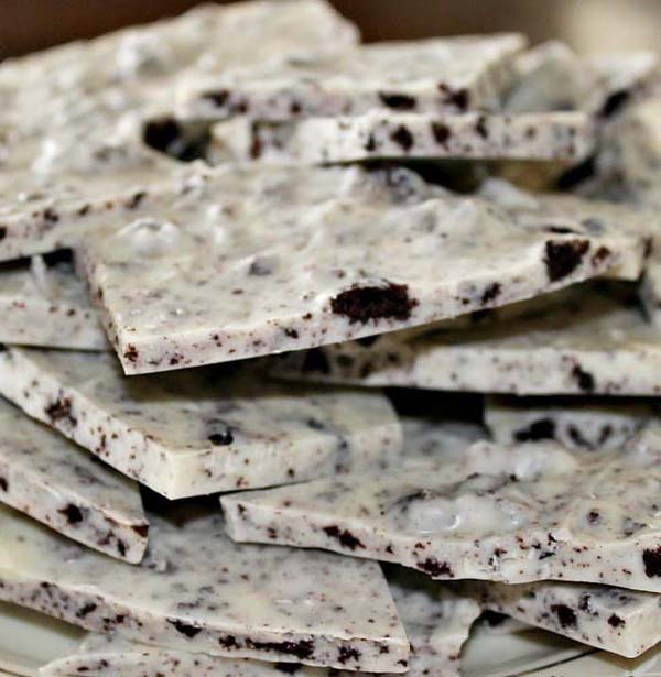 Cookies and Cream Bark #Christmas #candy #recipes #trendypins