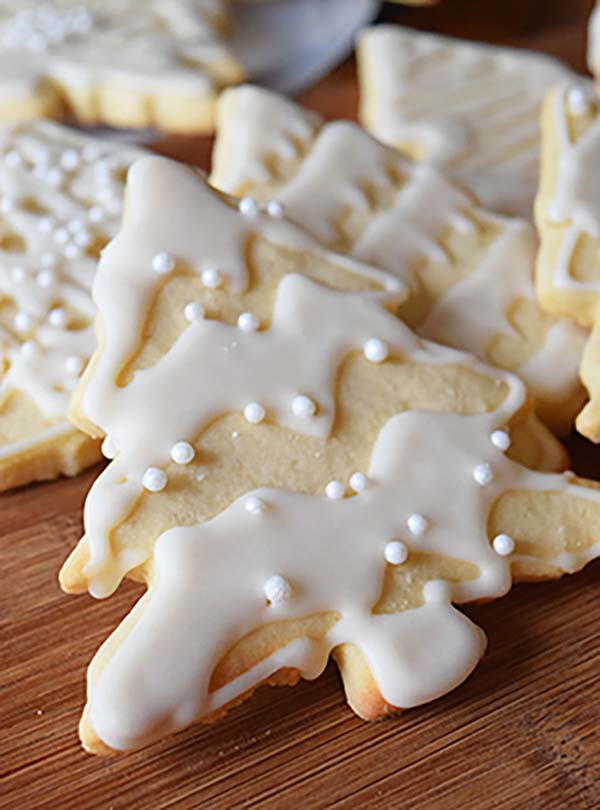 Easy and Delicious Sugar Cookies #Christmas #cookie #recipes #trendypins
