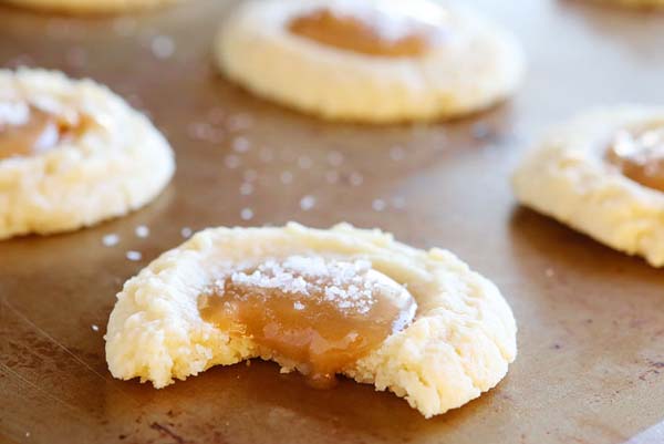 Gooey Salted Caramel Vanilla Butter Cookies #Christmas #cookie #recipes #trendypins