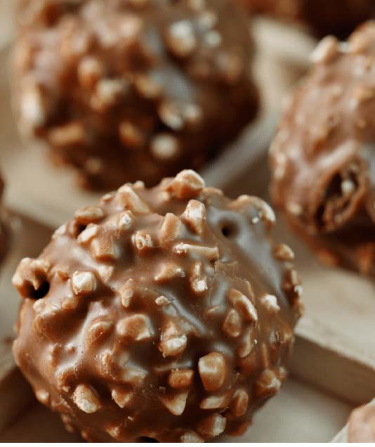 Homemade Ferrero Rocher Hazelnut Truffles #Christmas #candy #recipes #trendypins