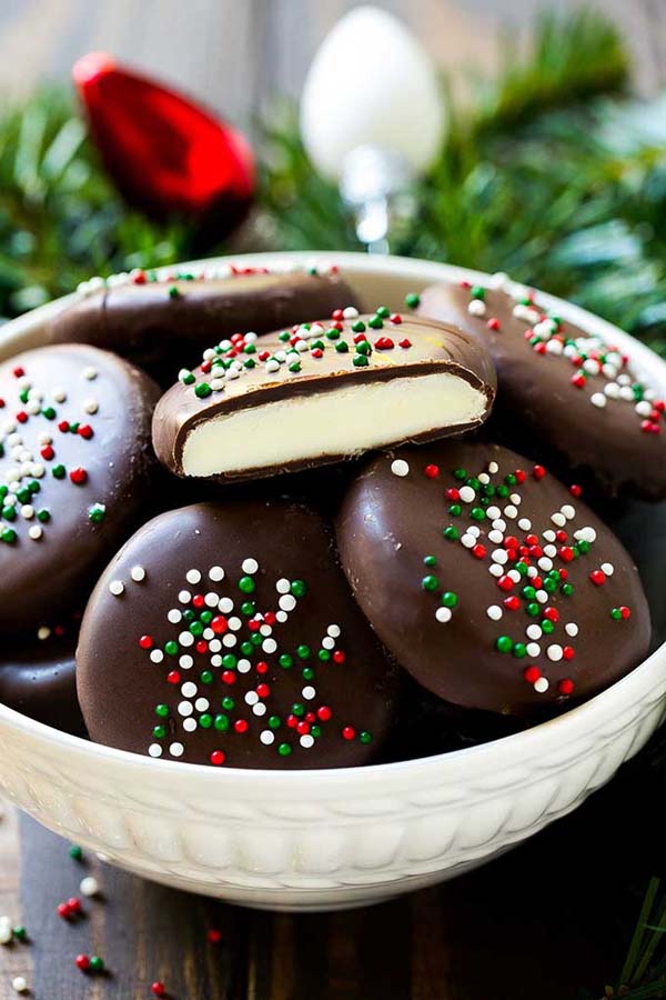 Homemade Peppermint Patties #Christmas #candy #recipes #trendypins