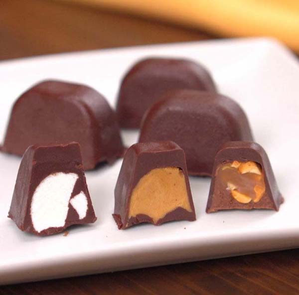 Ice Cube Tray Chocolates #Christmas #candy #recipes #trendypins