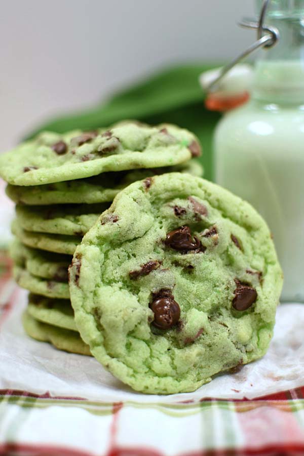 Mint Chip Sugar Cookies #Christmas #cookie #recipes #trendypins