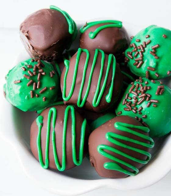 Mint Oreo Truffles #Christmas #cookie #recipes #trendypins