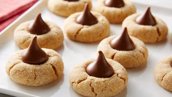 Peanut Butter Kiss Cookies #Christmas #cookie #recipes #trendypins
