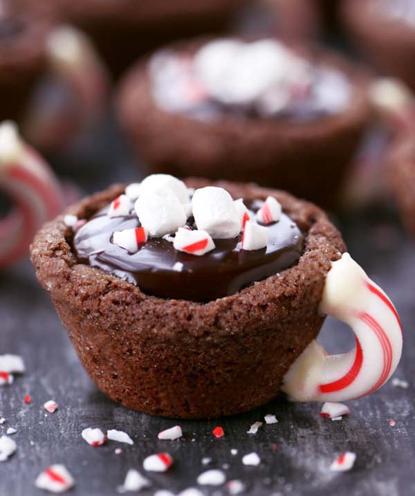 Peppermint Hot Chocolate Cookie Cups #Christmas #cookie #recipes #trendypins