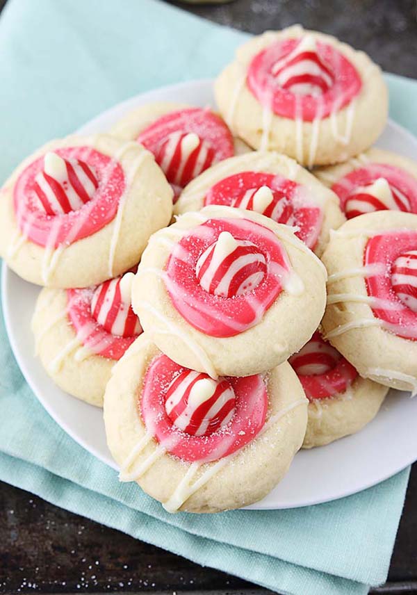 Peppermint Kiss Thumbprint Cookies #Christmas #cookie #recipes #trendypins