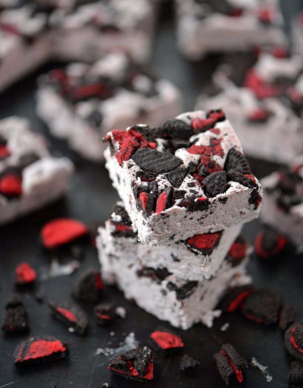 Peppermint Oreo Fudge #Christmas #candy #recipes #trendypins