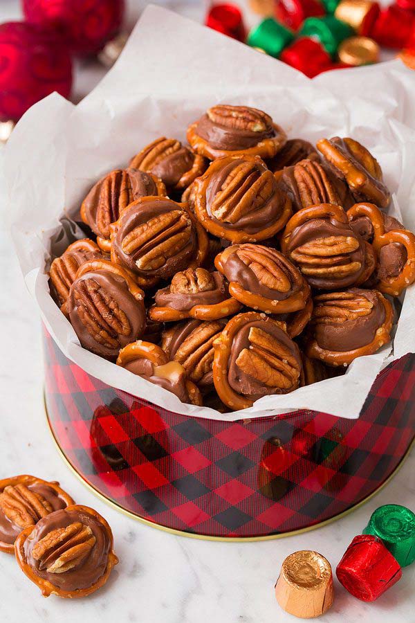 Pretzel Turtles #Christmas #candy #recipes #trendypins