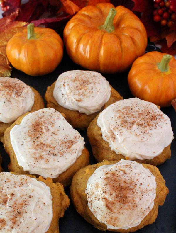 Pumpkin Spice Cookies with Cinnamon Cream Cheese Frosting #Christmas #cookie #recipes #trendypins