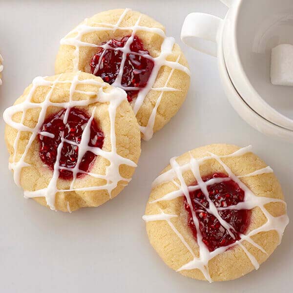 Raspberry Almond Shortbread Thumbprints #Christmas #cookie #recipes #trendypins