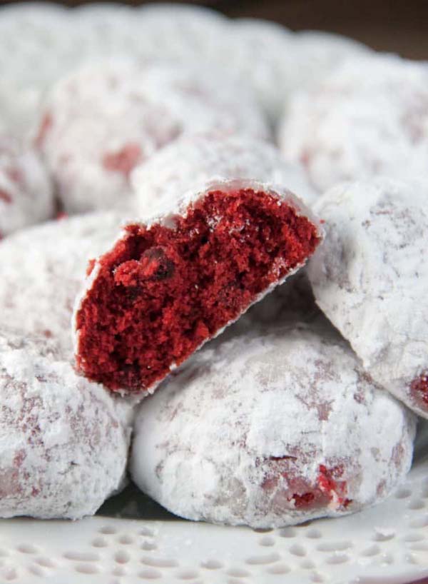 Red Velvet Snowballs #Christmas #cookie #recipes #trendypins