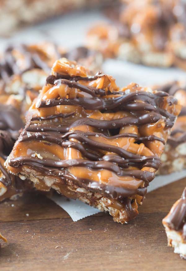 Salted Chocolate Caramel Pretzel Bars #Christmas #candy #recipes #trendypins