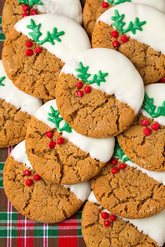 White Chocolate Dipped Ginger Cookies #Christmas #cookie #recipes #trendypins