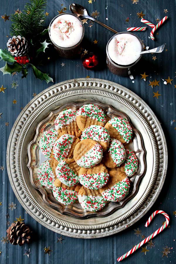 White Chocolate Dipped Peanut Butter Cookies #Christmas #cookie #recipes #trendypins
