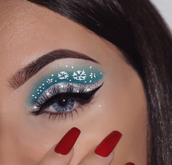 Winter Color Based Shadows and White Snowflakes #Christmas #makeup #beauty #trendypins