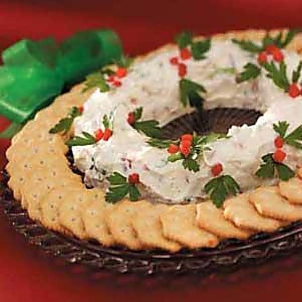 Bacon Cheese Wreath #Christmas #appetizers #recipes #trendypins