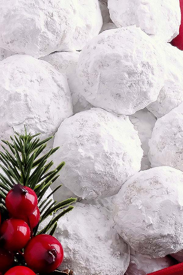 Best Ever Snowball Cookies #Christmas #recipes #dinner #trendypins