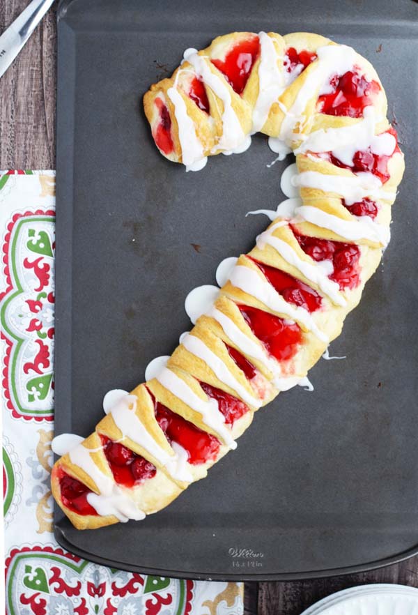 Candy Cane Crescent Roll Breakfast Pastry #Christmas #recipes #dinner #trendypins