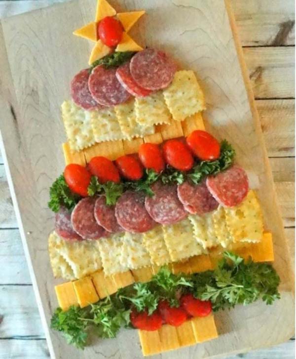 Cheese, Cracker & Sausage Christmas Tree #Christmas #appetizers #recipes #trendypins