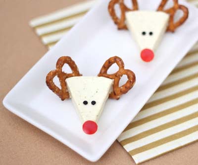 Cheese Reindeers #Christmas #appetizers #recipes #trendypins