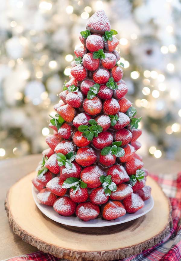 Chocolate Covered Strawberry Christmas Tree #Christmas #appetizers #recipes #trendypins