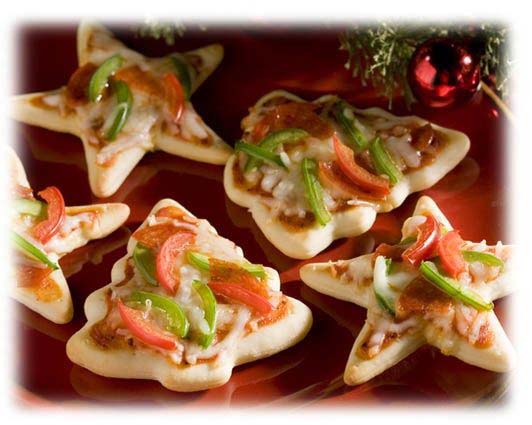 Christmas Cookie Cutter Mini Pizzas #Christmas #appetizers #recipes #trendypins