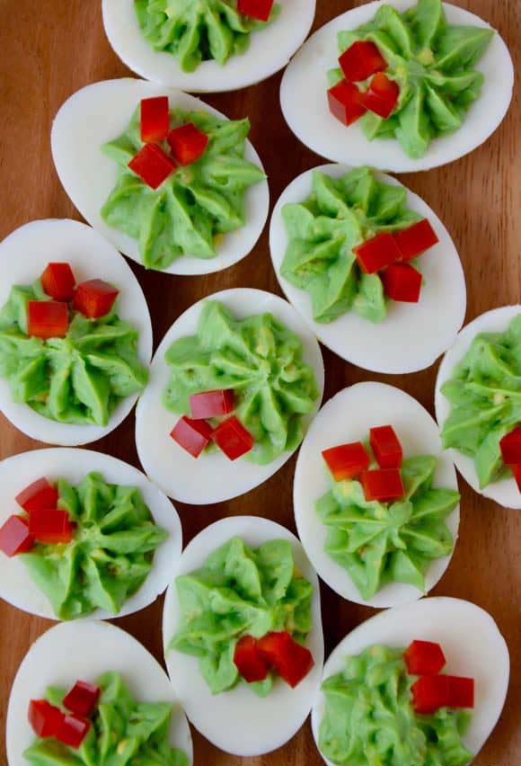 Christmas Deviled Eggs #Christmas #recipes #dinner #trendypins