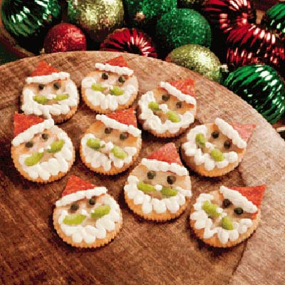 Christmas Santa Cheese Crackers #Christmas #appetizers #recipes #trendypins