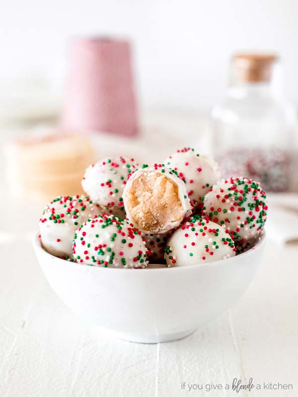 Christmas Sugar Cookie Truffles #Christmas #recipes #dinner #trendypins