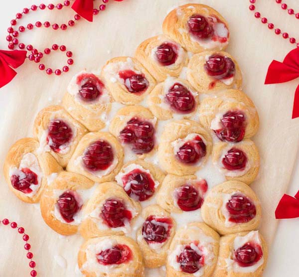 Christmas Tree Cream Cheese Danish #Christmas #recipes #dinner #trendypins