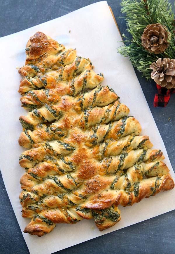 Christmas Tree Spinach Dip Breadsticks Idea #Christmas #appetizers #recipes #trendypins